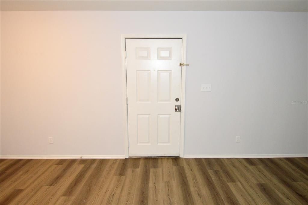 For Rent: $2,000 (3 beds, 2 baths, 985 Square Feet)