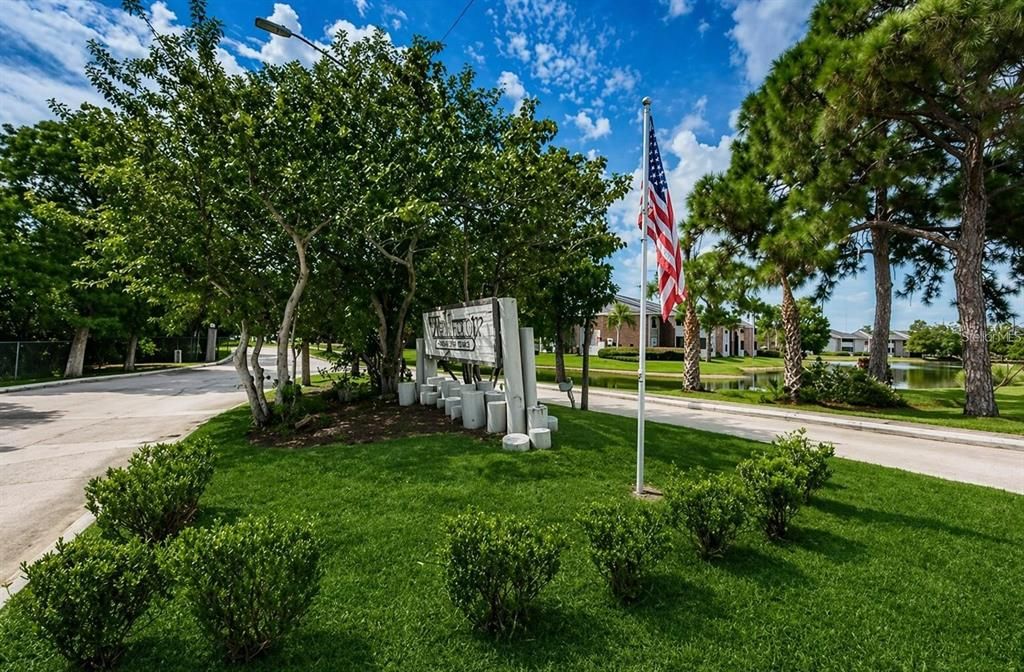 For Rent: $2,000 (3 beds, 2 baths, 985 Square Feet)