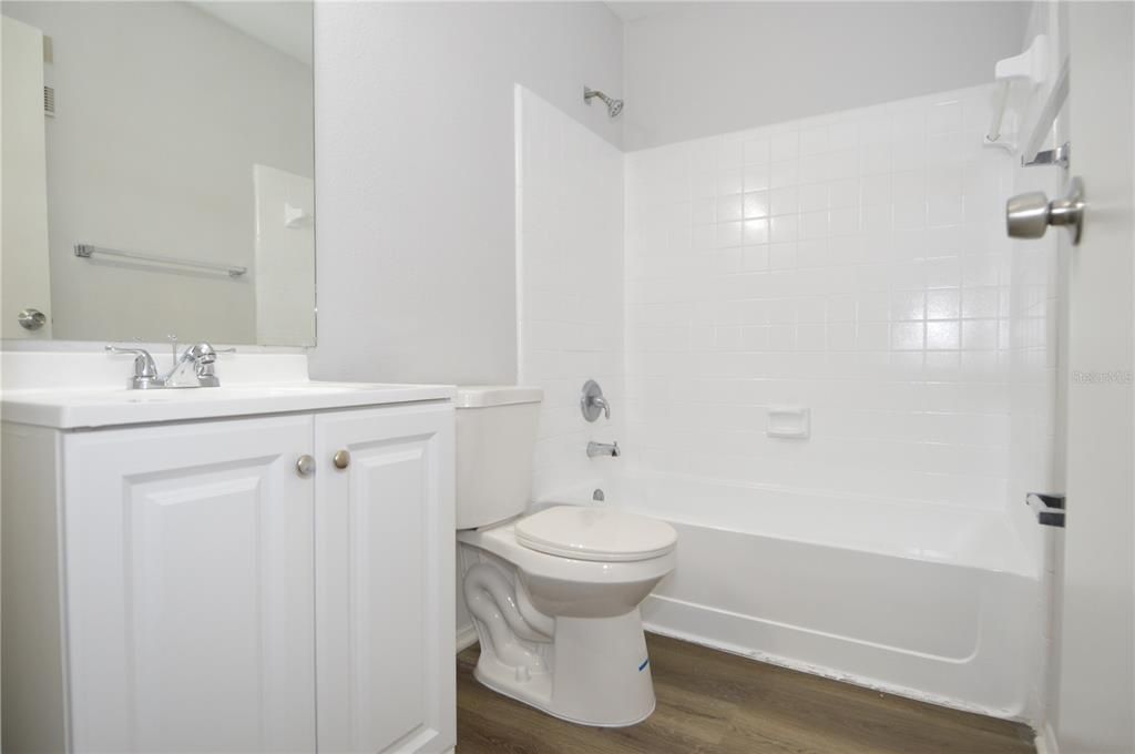 For Rent: $2,000 (3 beds, 2 baths, 985 Square Feet)