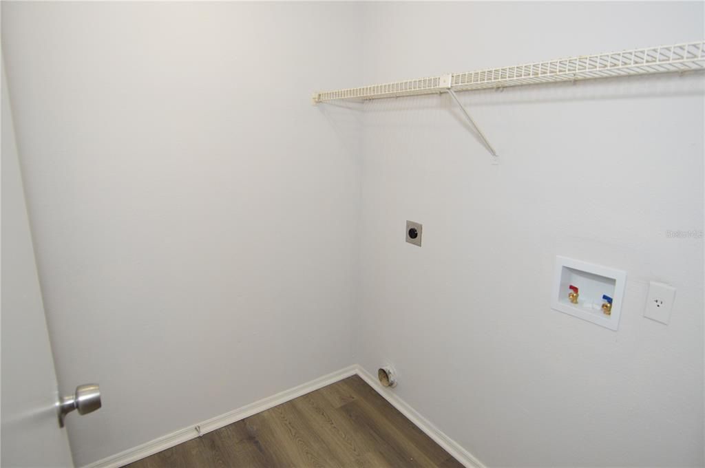 For Rent: $2,000 (3 beds, 2 baths, 985 Square Feet)