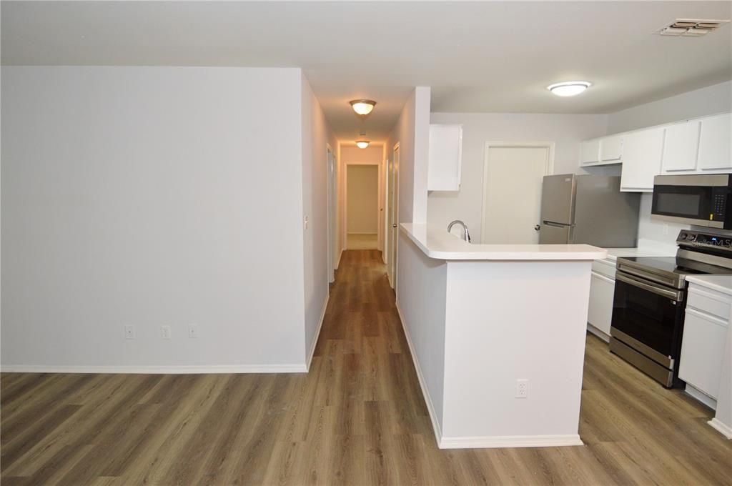 For Rent: $2,000 (3 beds, 2 baths, 985 Square Feet)