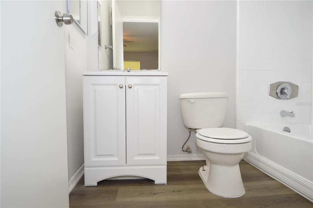 For Rent: $2,000 (3 beds, 2 baths, 985 Square Feet)