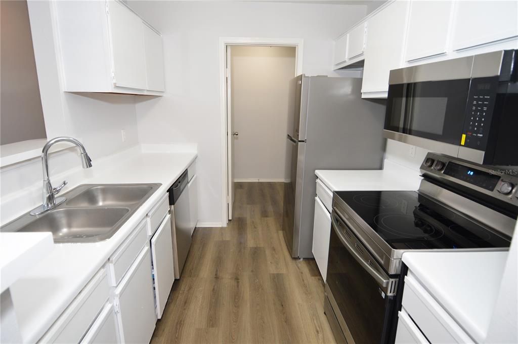 For Rent: $2,000 (3 beds, 2 baths, 985 Square Feet)