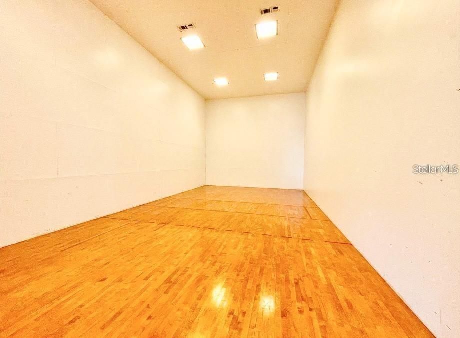For Rent: $2,000 (3 beds, 2 baths, 985 Square Feet)