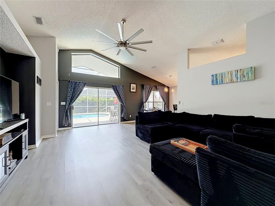 En Venta: $350,000 (3 camas, 2 baños, 1396 Pies cuadrados)