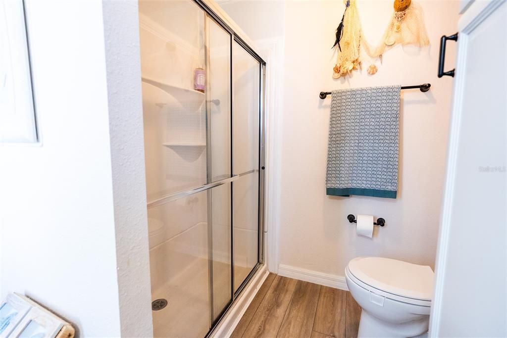 На продажу: $158,500 (2 спален, 2 ванн, 1404 Квадратных фут)