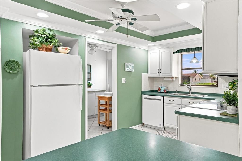 For Sale: $425,000 (2 beds, 2 baths, 1296 Square Feet)