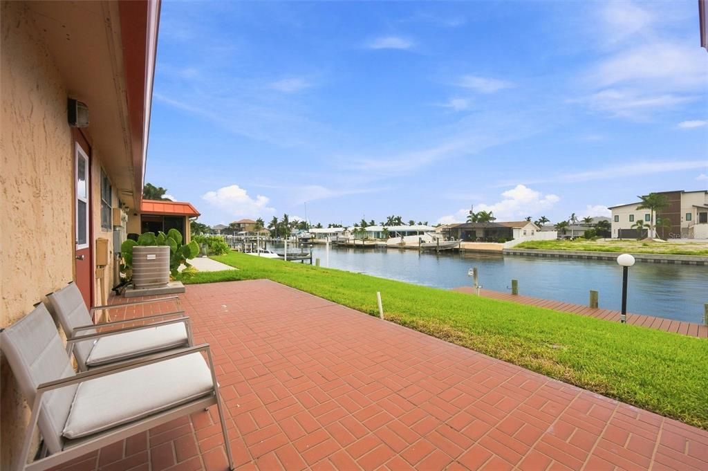For Sale: $425,000 (2 beds, 2 baths, 1296 Square Feet)