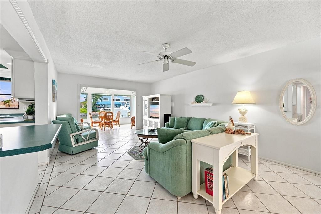 For Sale: $425,000 (2 beds, 2 baths, 1296 Square Feet)