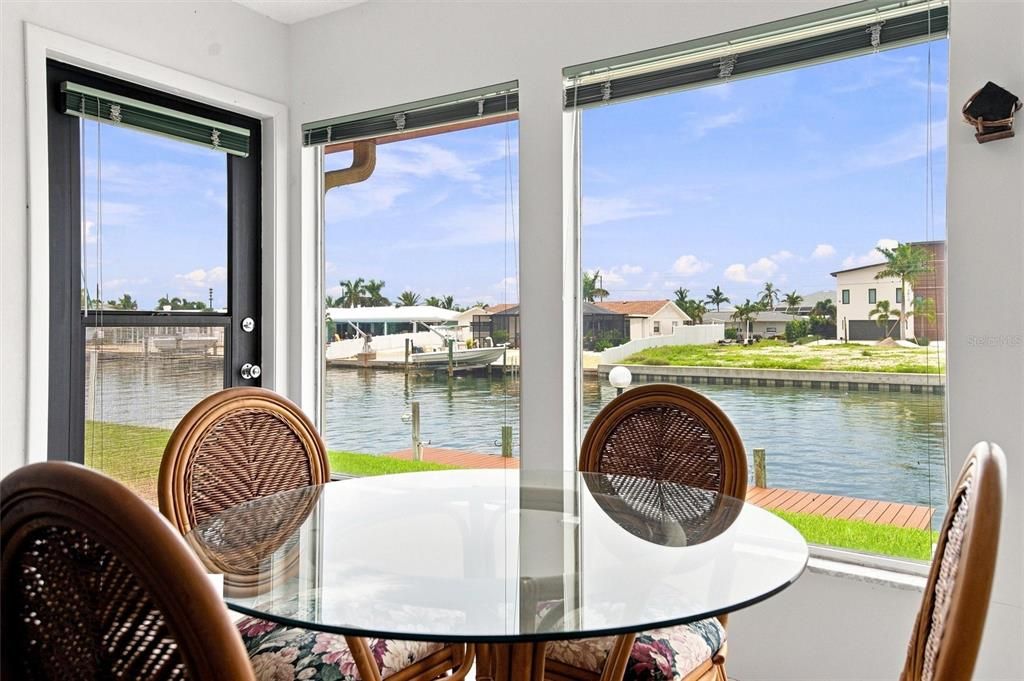 For Sale: $425,000 (2 beds, 2 baths, 1296 Square Feet)