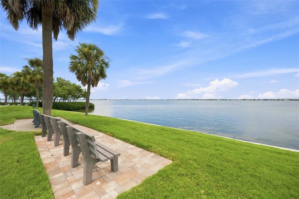 For Sale: $425,000 (2 beds, 2 baths, 1296 Square Feet)