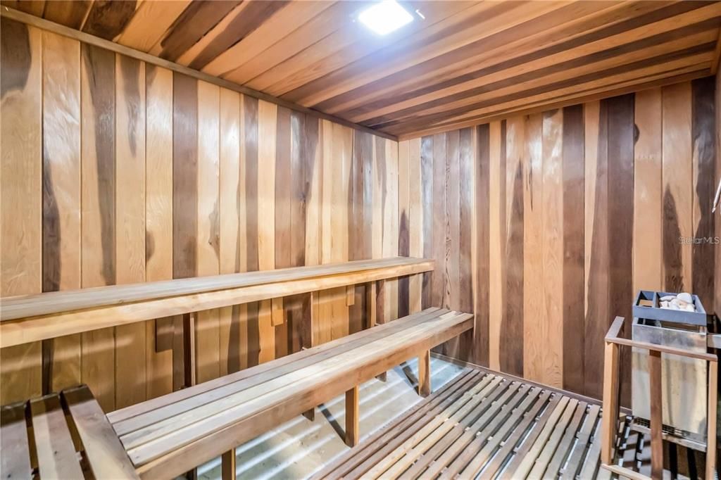 For Sale: $425,000 (2 beds, 2 baths, 1296 Square Feet)