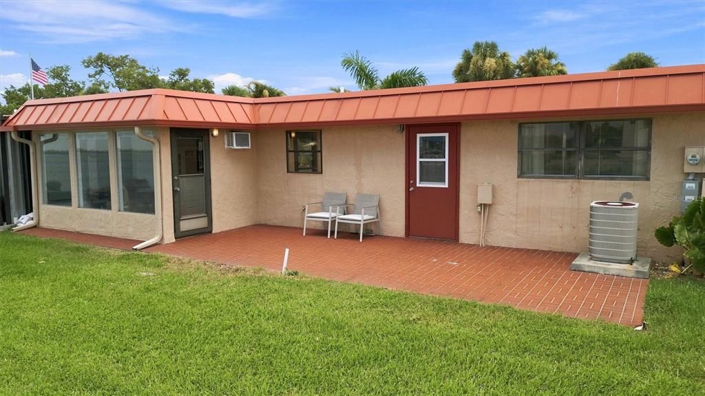 For Sale: $425,000 (2 beds, 2 baths, 1296 Square Feet)