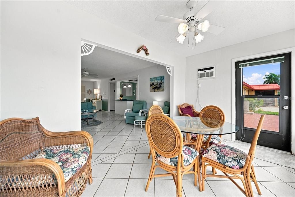 For Sale: $425,000 (2 beds, 2 baths, 1296 Square Feet)