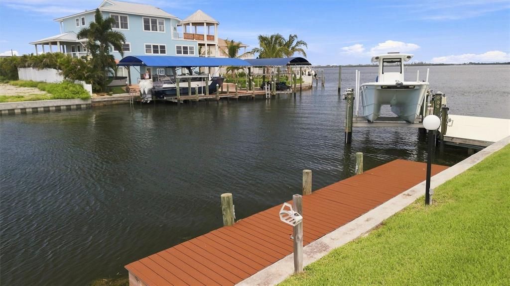 For Sale: $425,000 (2 beds, 2 baths, 1296 Square Feet)