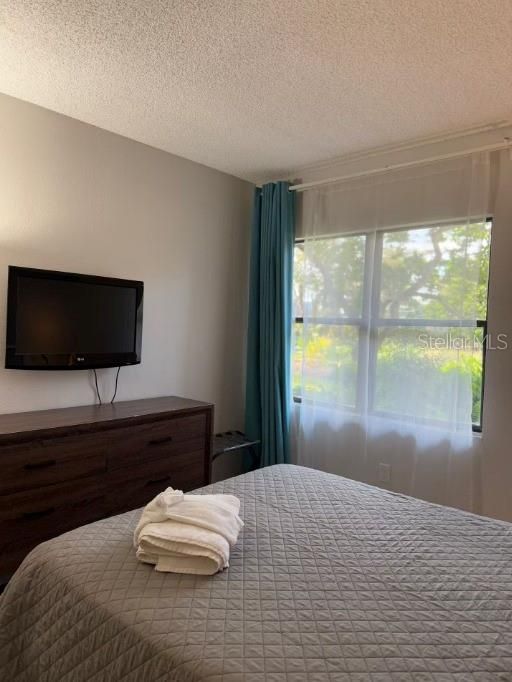 For Sale: $220,000 (2 beds, 2 baths, 583 Square Feet)