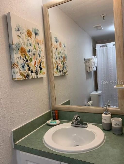 For Sale: $220,000 (2 beds, 2 baths, 583 Square Feet)