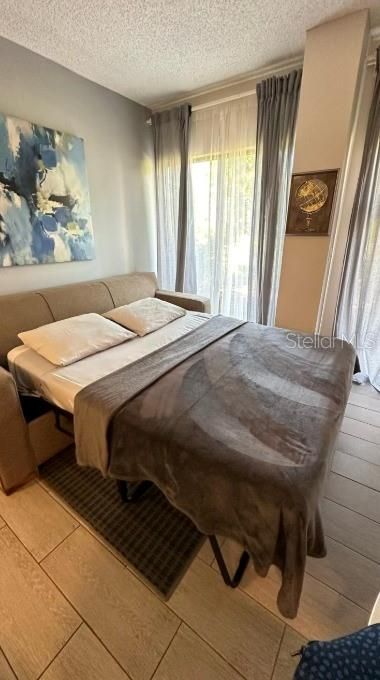 For Sale: $220,000 (2 beds, 2 baths, 583 Square Feet)