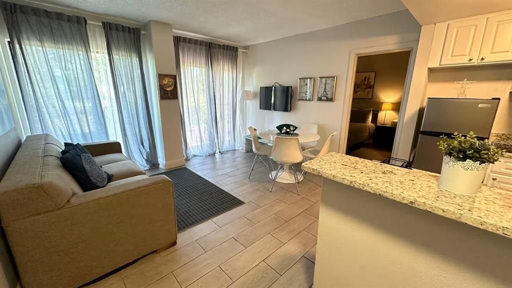For Sale: $220,000 (2 beds, 2 baths, 583 Square Feet)