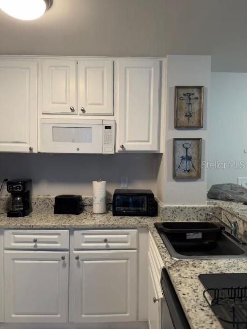 For Sale: $220,000 (2 beds, 2 baths, 583 Square Feet)