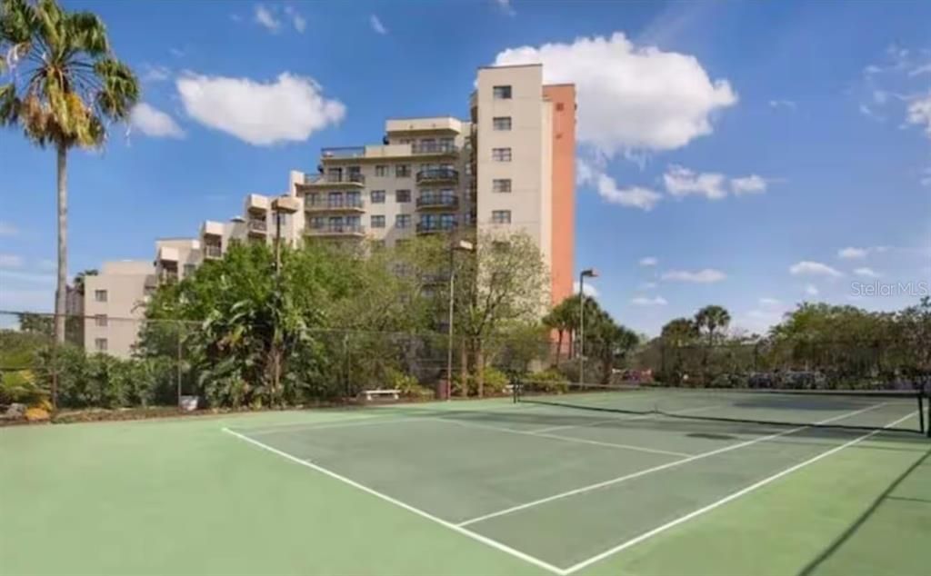 For Sale: $220,000 (2 beds, 2 baths, 583 Square Feet)