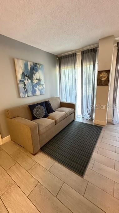 For Sale: $220,000 (2 beds, 2 baths, 583 Square Feet)