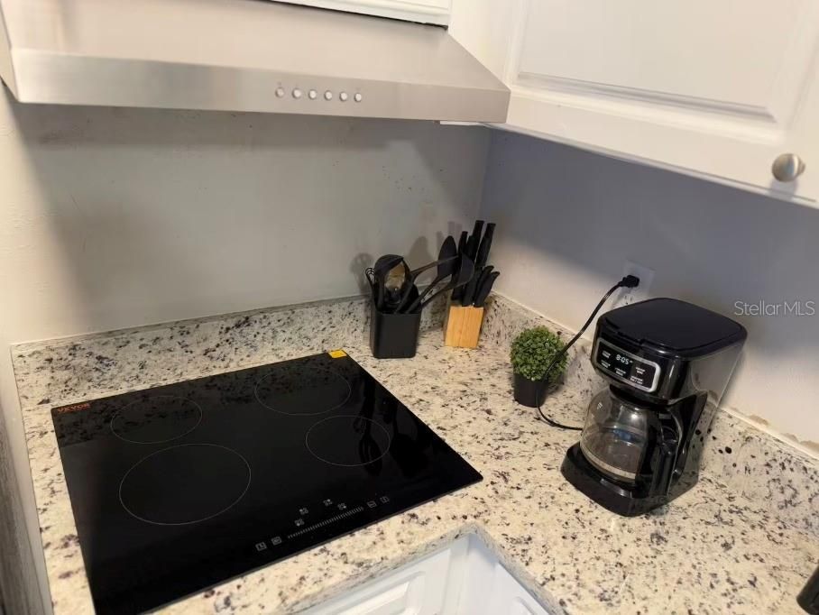 For Sale: $220,000 (2 beds, 2 baths, 583 Square Feet)