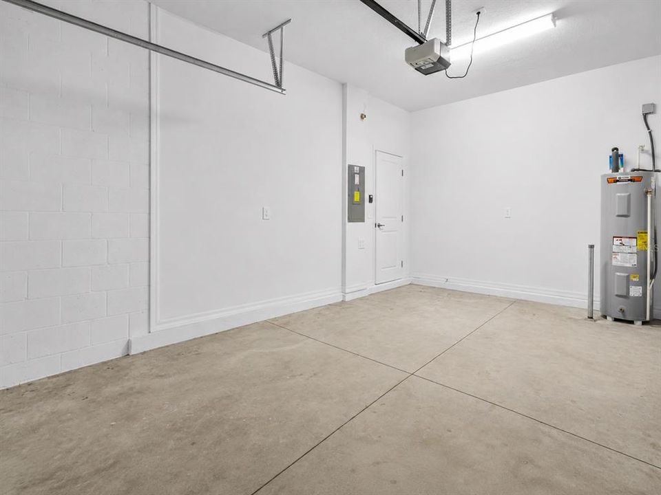 For Rent: $2,050 (3 beds, 2 baths, 1601 Square Feet)