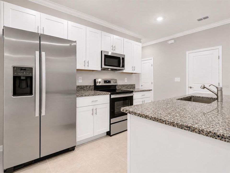 For Rent: $2,050 (3 beds, 2 baths, 1601 Square Feet)