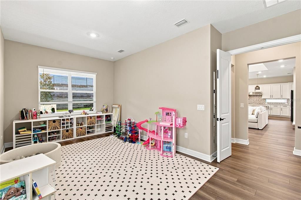For Sale: $1,200,000 (5 beds, 5 baths, 4396 Square Feet)