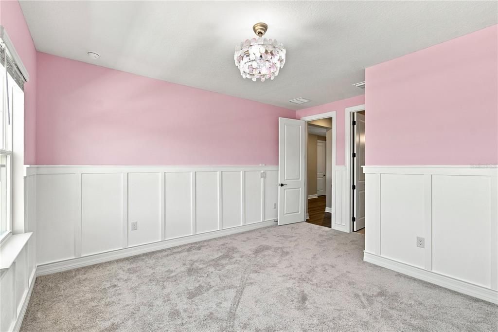 For Sale: $1,200,000 (5 beds, 5 baths, 4396 Square Feet)
