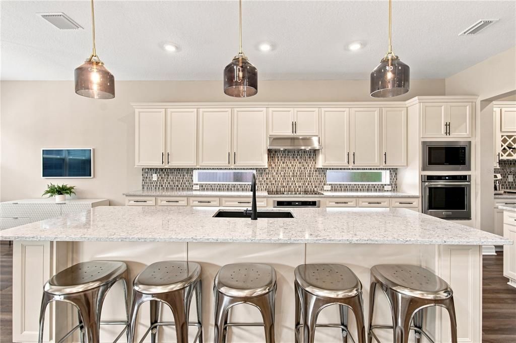 For Sale: $1,200,000 (5 beds, 5 baths, 4396 Square Feet)