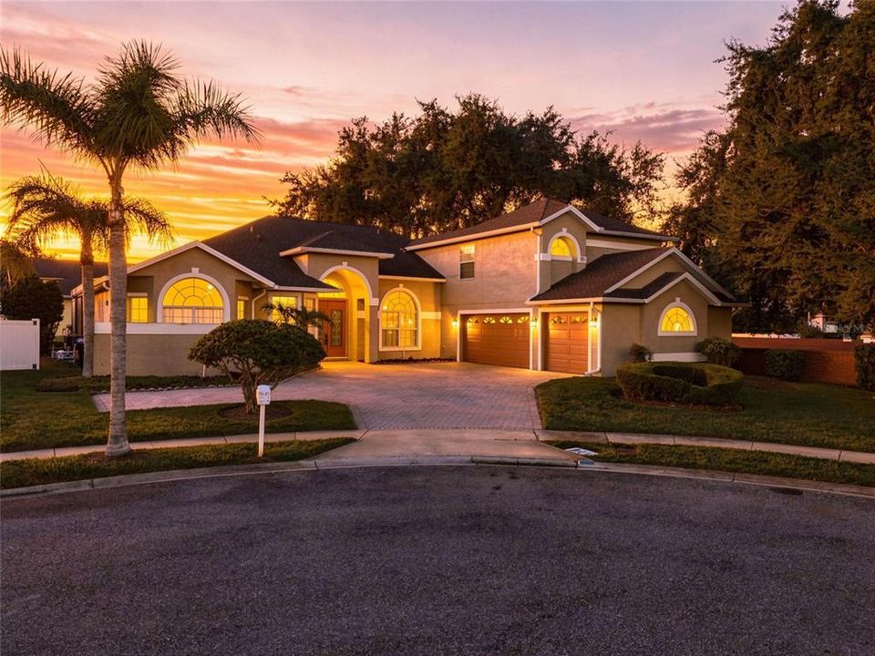 For Sale: $958,000 (5 beds, 3 baths, 3609 Square Feet)