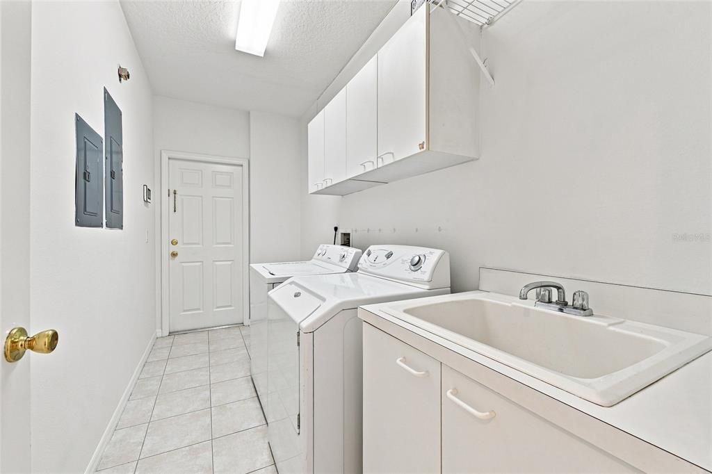 For Sale: $958,000 (5 beds, 3 baths, 3609 Square Feet)