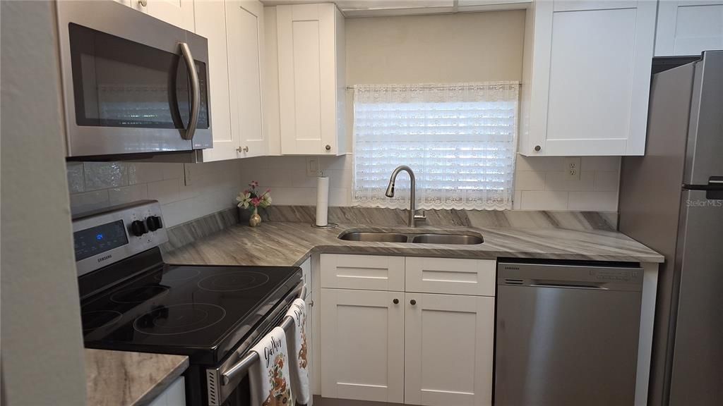For Sale: $129,000 (1 beds, 1 baths, 763 Square Feet)
