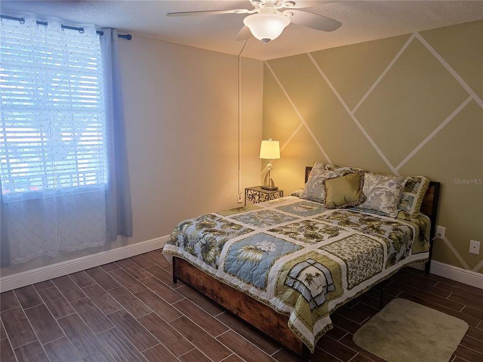 For Sale: $129,000 (1 beds, 1 baths, 763 Square Feet)