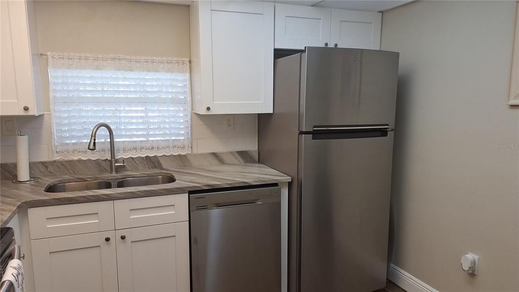 For Sale: $129,000 (1 beds, 1 baths, 763 Square Feet)