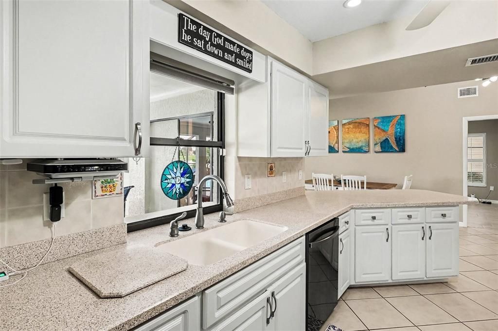 For Sale: $499,900 (3 beds, 2 baths, 1911 Square Feet)