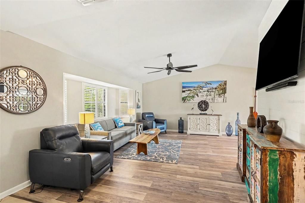 For Sale: $499,900 (3 beds, 2 baths, 1911 Square Feet)