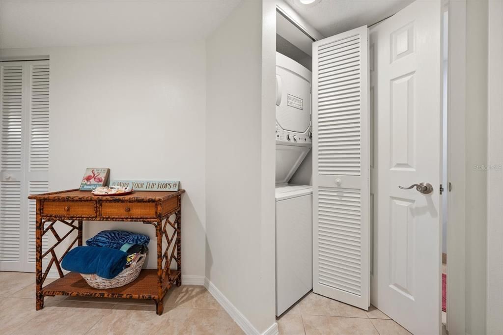 For Rent: $5,000 (1 beds, 1 baths, 885 Square Feet)