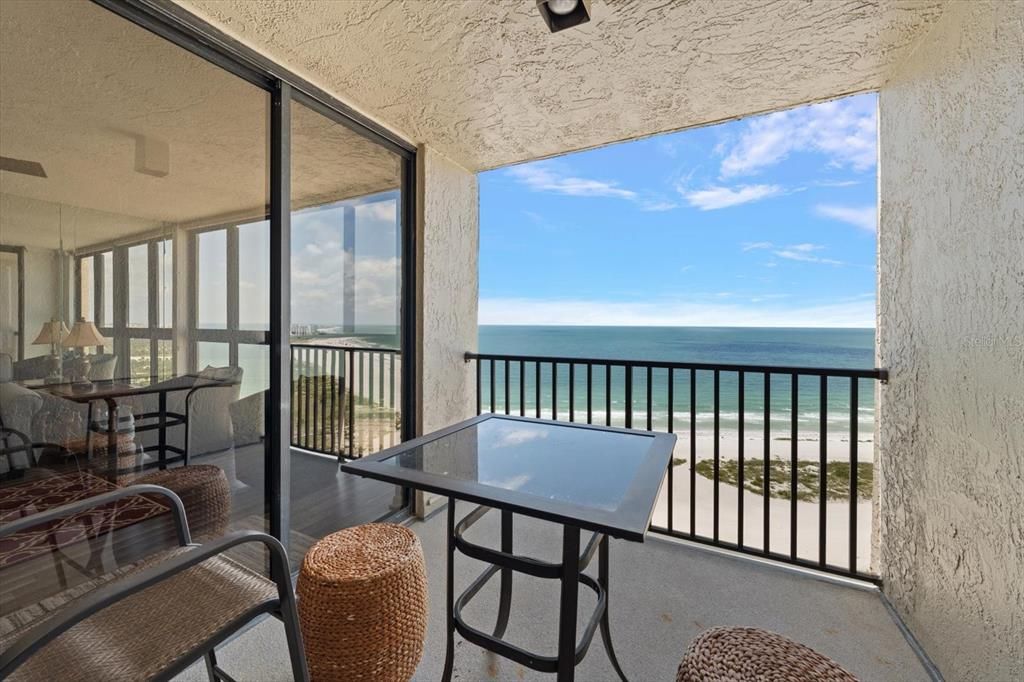 For Rent: $5,000 (1 beds, 1 baths, 885 Square Feet)