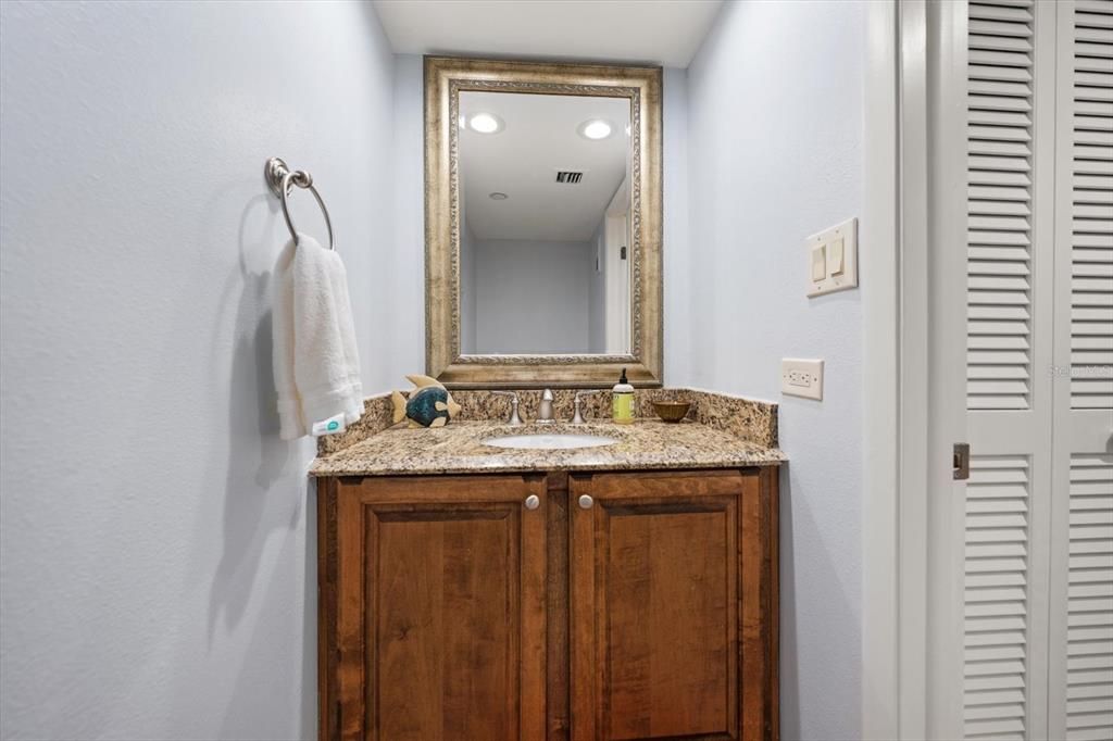 For Rent: $5,000 (1 beds, 1 baths, 885 Square Feet)