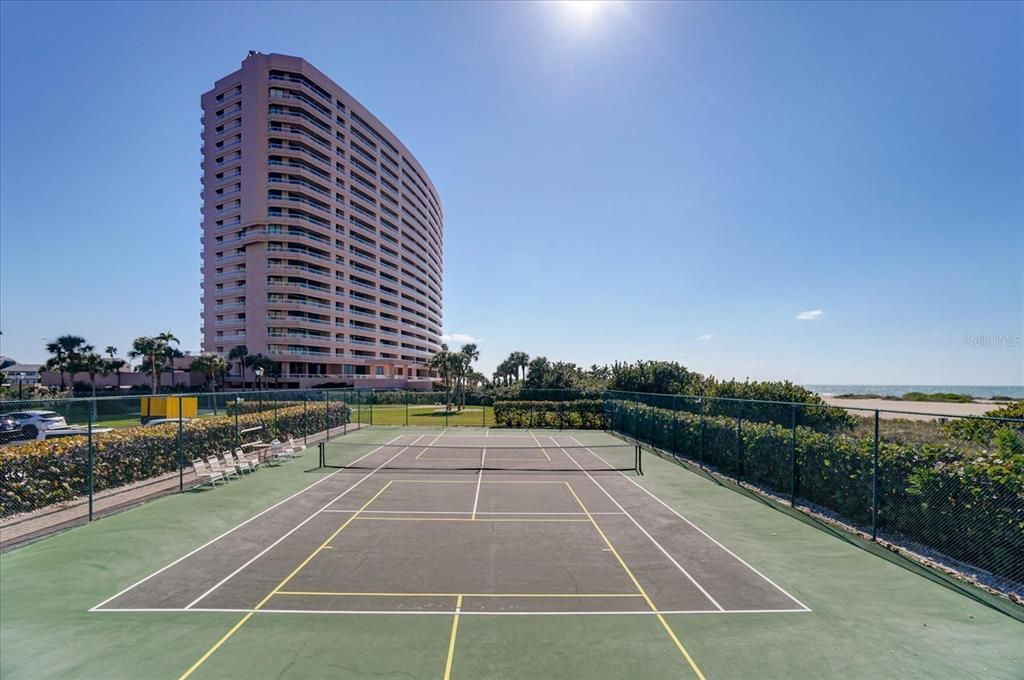 For Rent: $5,000 (1 beds, 1 baths, 885 Square Feet)