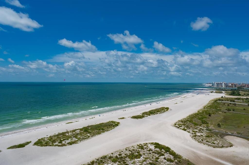 For Rent: $5,000 (1 beds, 1 baths, 885 Square Feet)