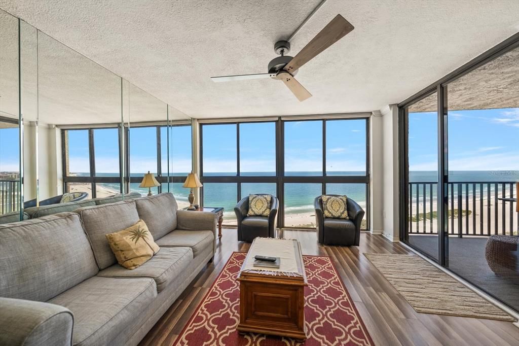 For Rent: $5,000 (1 beds, 1 baths, 885 Square Feet)