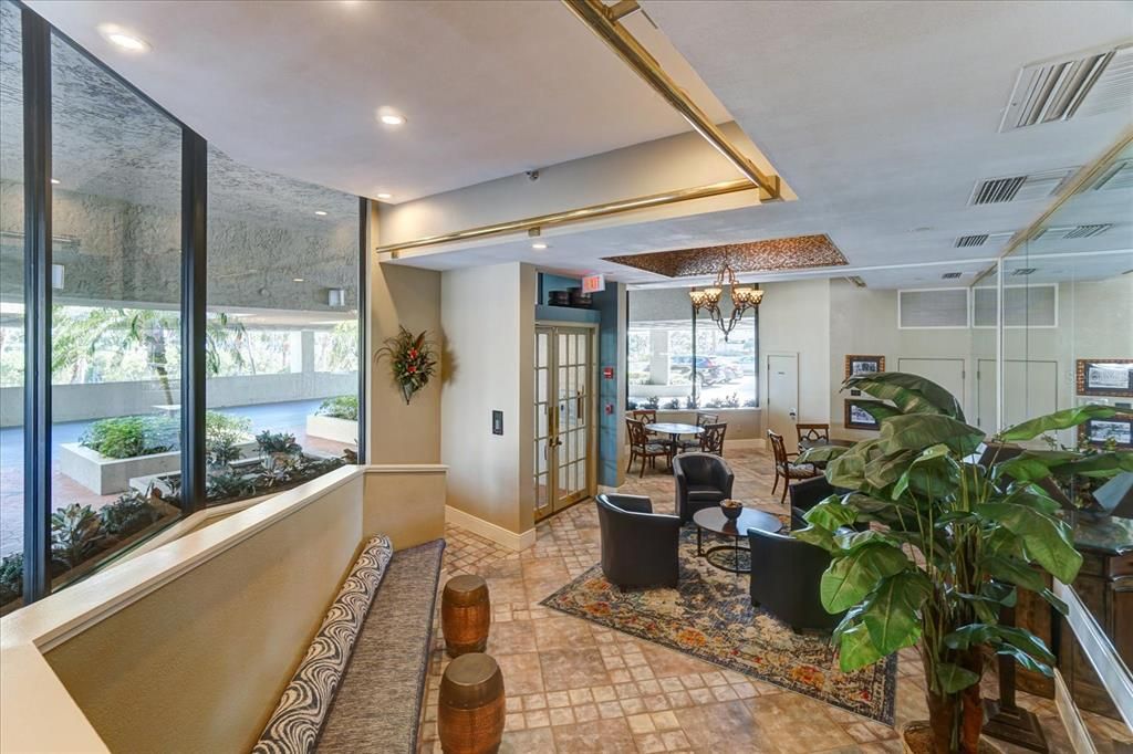 For Rent: $5,000 (1 beds, 1 baths, 885 Square Feet)