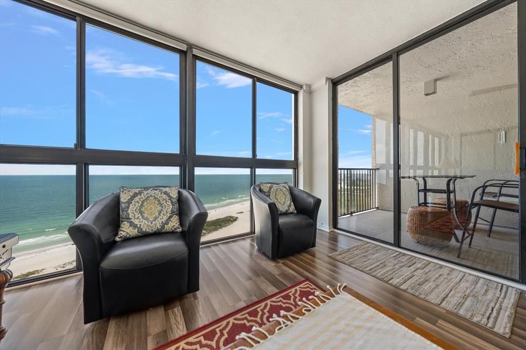 For Rent: $5,000 (1 beds, 1 baths, 885 Square Feet)
