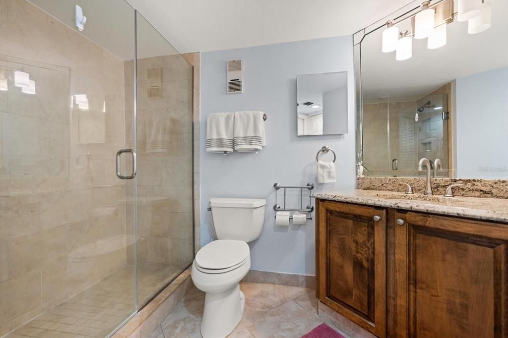 For Rent: $5,000 (1 beds, 1 baths, 885 Square Feet)