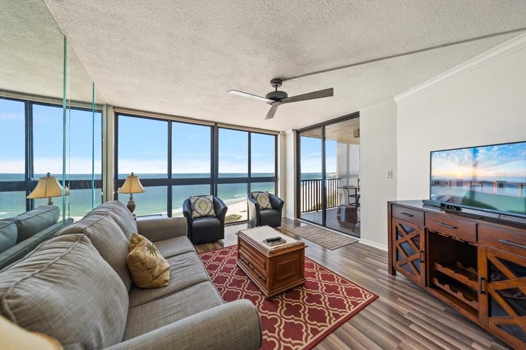 For Rent: $5,000 (1 beds, 1 baths, 885 Square Feet)