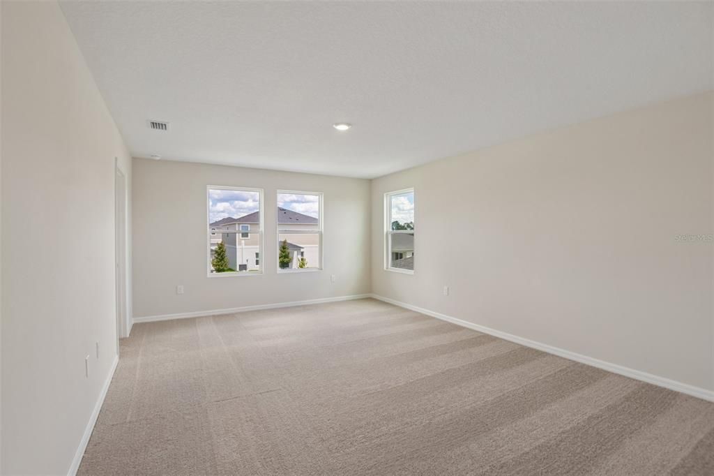 For Sale: $511,990 (5 beds, 3 baths, 3184 Square Feet)